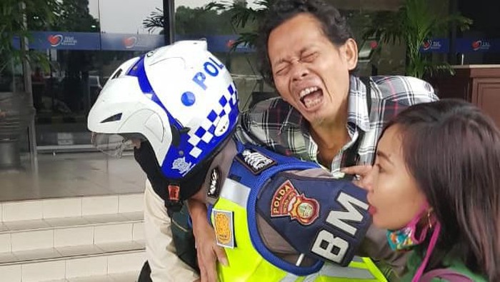 Polantas Jakbar bantu warga yang kena serangan jantung