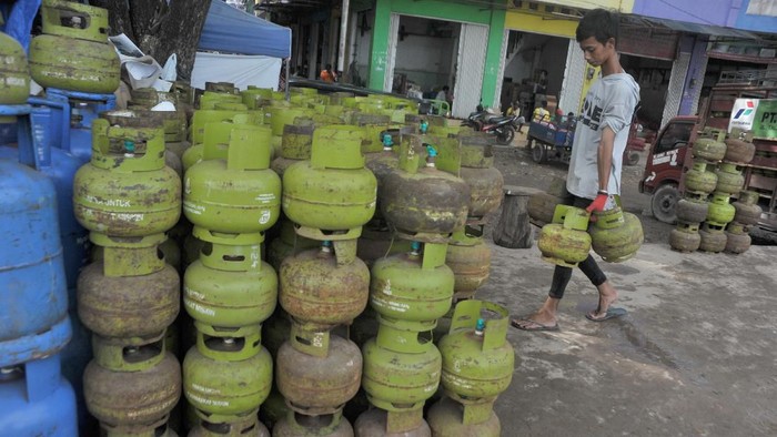 Seiring dengan isu pencabutan subsidi gas LPG 3Kg, Pertamina menyiapkan tim khusus. Tim ini akan melakukan pengawasan terhadap ketersediaan gas LPG 3 Kg.
