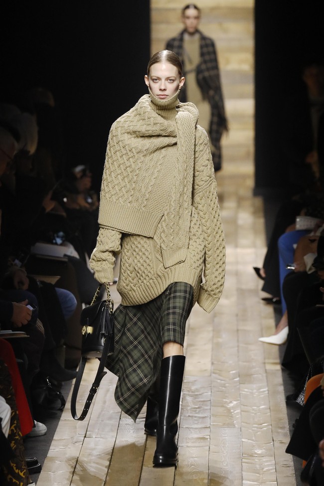 Fashion show Michael Kors menampilkan koleksi musim dingin di New York Fashion Week 2020, New York, Rabu [12/2/2020]. Photo by JP Yim/Getty Images.