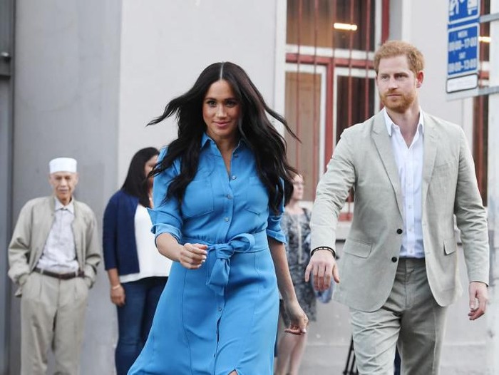 Pangeran Harry dan Meghan Markle CHOBE NATIONAL PARK, BOTSWANA - SEPTEMBER 26: Prince Harry, Duke of Sussex joins a Botswana Defence Force anti-poaching patrol on the Chobe river in Kasane on day four of their tour of Africa on September 26, 2019 in Chobe National Park, Botswana. (Photo by Dominic Lipinski - Pool /Getty Images)