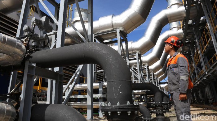 PLTMGU Lombok Peaker pembangkit listrik  mesin gas pertama yang dibangun di Indonesia. Pembangkit ini menggunakan gas engine untuk proses pembakarannya.