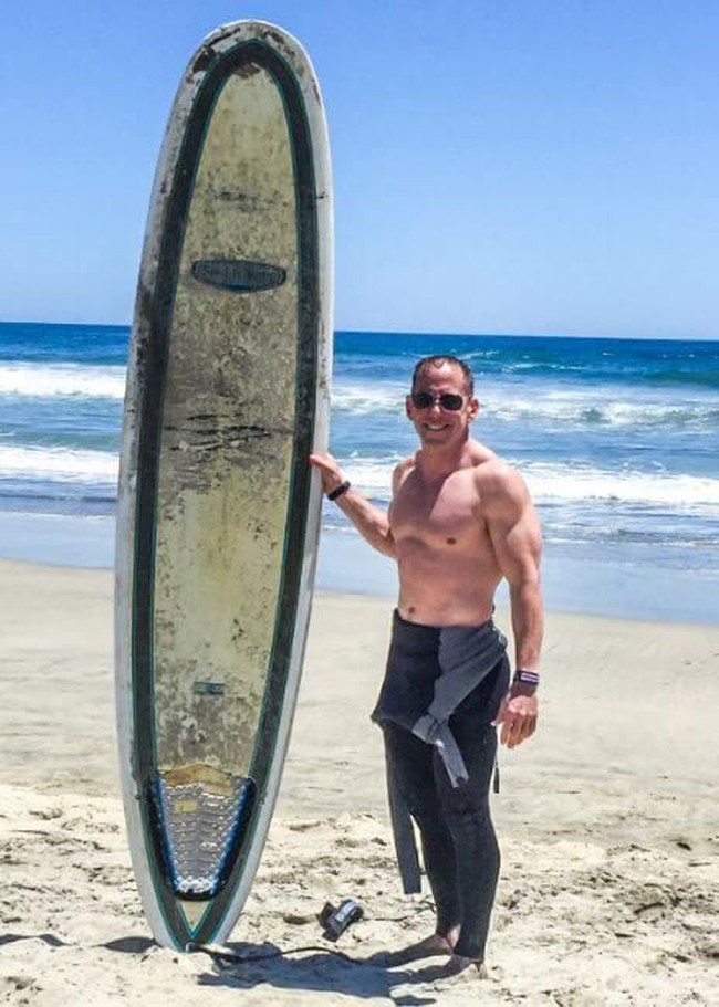 Jeff Gebhart jadi viral setelah menawarkan sejumlah uang bagi mereka yang bisa menjadi mak comblang. Bagi mereka hang berhasil menemukannya kekasih, maka Jeff akan memberikan uang senilai US$ 25 ribu atau sekitar Rp 340 jutaan. Foto: dok. Jeff Gebhart