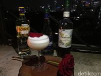 Di Bar Rooftop Ini Bisa Cicip Gindara dan Rib Eye Spesial Valentine