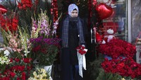 Bunga menjadi salah satu barang yang paling diburu saat perayaan hari kasih sayang. Pasalnya bunga kerap dimanfaatkan untuk mengekspresikan kasih sayang kepada pasangan maupun keluarga. AP Photo/Rahmat Gul.