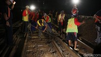 Wesel pada jalur rel kereta api merupakan salah satu elemen prasarana penting bagi perjalanan kereta api yang berfungsi untuk memindahkan jalur kereta api.