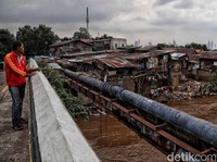 Rupiah Babak Belur, Proyek Antibanjir di Ciliwung Mandek