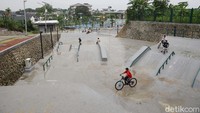 Salah satunya ada area bermain sepeda BMX.