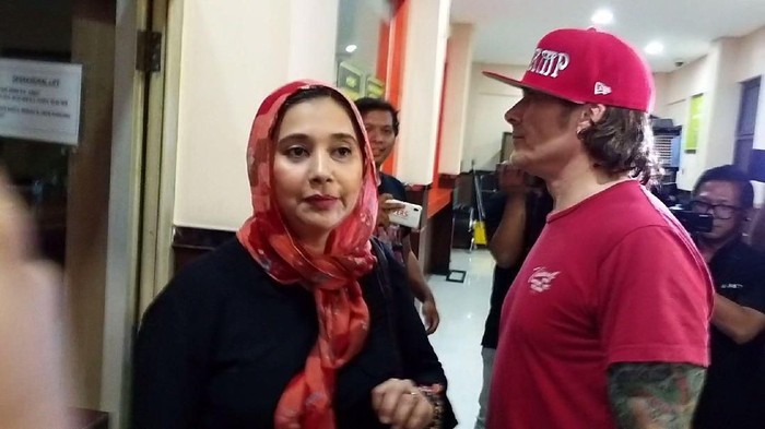 Ayu Azhari dan Mike Tramp Ayu Azhari dan Mike Tramp