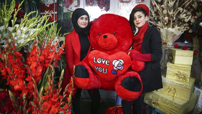 Perayaan Hari Kasih Sayang Tanggal 14 Februari dirayakan sebagai Hari kasih sayang. Berbagai kegiatan pun dilakukan oleh warga di berbagai negara di dunia untuk rayakan Valentine.