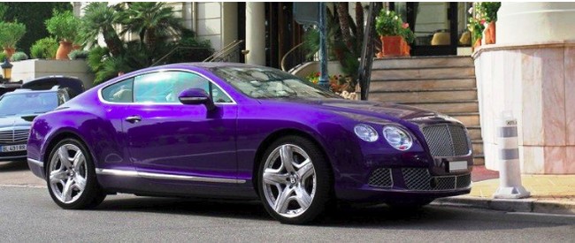 Pada 2011, Katy Perry pernah memberikan hadiah Valentine berupa mobil Bentley mewah kepada mantan suaminya, Russell Brand. Mobil mewah tersebut diperkirakan berharga Rp 4,6 miliar. Foto: dok. buzznigeria