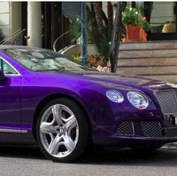 Pada 2011, Katy Perry pernah memberikan hadiah Valentine berupa mobil Bentley mewah kepada mantan suaminya, Russell Brand. Mobil mewah tersebut diperkirakan berharga Rp 4,6 miliar. Foto: dok. buzznigeria