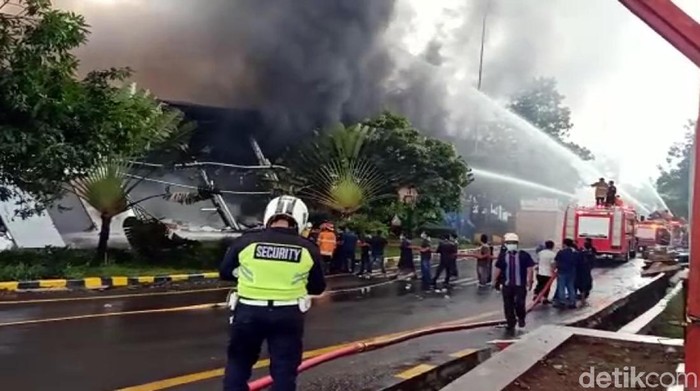 Pabrik Kosmetik di Sukabumi Terbakar