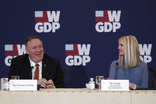 Ivanka Trump memamerkan gaya rambut barunya saat menghadiri sebuah acara di markas Kementerian Luar Negeri AS di Washington D.C., Rabu (12/2/2020). Acara tersebut sekaligus menandai kiprah Womens Global Development Prosperity Initiative yang digagas oleh Ivanka sebagai penasehat presiden. (Foto: AP Photo/Luis M. Alvarez)
