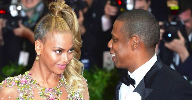 Pada 2009, Beyonce mendapatkan hadiah spesial Valentine yang berharga fantastis dari sang suami, Jay-Z. Hadiah tersebut berupa telepon selular berlapis platina seharga Rp 342 juta. Foto: Getty Images