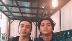 Jadi Idola Baru, Ini Pose Ajil Ditto Kala Kulineran bareng Sahabat