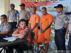 Ternyata, Santang Preman Sadis Yogya Serahkan Diri ke Polisi Diantar Ibu
