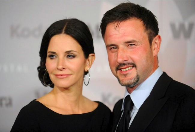 Pada 2010, David Arquette mendapatkan hadiah spesial dari sang istri yang kini telah menjadi mantannya, Courteney Cox. Courtney memberikan sebuah kuda carousel antik berharga Rp 616 juta. Foto: Getty Images