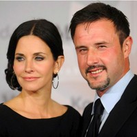 Pada 2010, David Arquette mendapatkan hadiah spesial dari sang istri yang kini telah menjadi mantannya, Courteney Cox. Courtney memberikan sebuah kuda carousel antik berharga Rp 616 juta. Foto: Getty Images