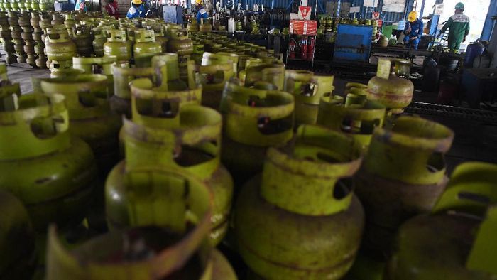Pengawasan Stok LPG 3 Kg Seiring dengan isu pencabutan subsidi gas LPG 3Kg, Pertamina menyiapkan tim khusus. Tim ini akan melakukan pengawasan terhadap ketersediaan gas LPG 3 Kg.