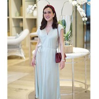 Usia kehamilan hampir tujuh bulan, tubuh Shandy Aulia masih terlihat ramping. Bahkan dia tak tampak seperti seorang wanita hamil. Pilihan baju longgar dengan bahan yang jatuh cukup menyamarkan kehamilannya. Foto: Instagram/@shandyaulia