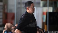 Sahroni dipanggil dalam kapasitas sebagai swasta. Belum diketahui apa keterkaitan Sahroni dalam kasus suap proyek di Bakamla tersebut.