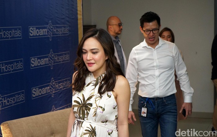 Shandy Aulia saat ditemui di RS Siloam TB Simatupang.