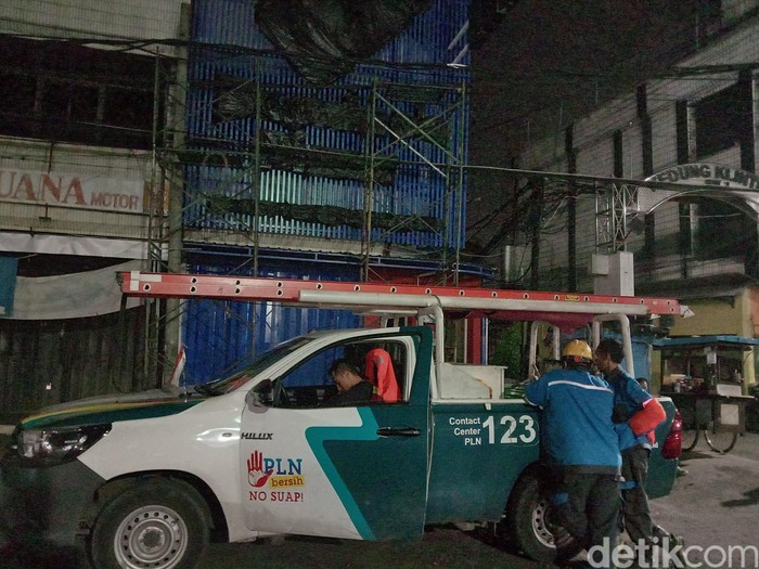 Balon Udara, Kabel Listrik Putus dan Meledak