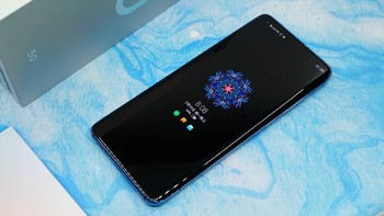 Dibekali pengisian cepat 30W, pengisian wireless 30W dan reverse charging 10W. Foto: CNMO