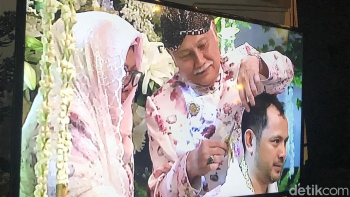 Siraman cucu Soeharto, Danny Rukmana (Hanif/detikcom)