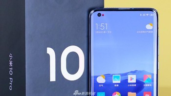 Mengusung punch hole display tempat keberadaan kamera selfie 20 MP. Foto: Sina Mobile