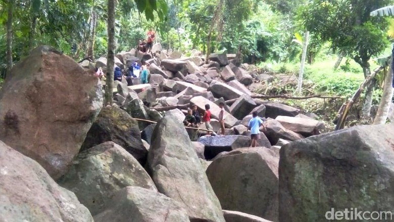 Batu misterius di Sumedang Batu misterius di Sumedang
