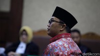 Mantan Menteri Pemuda dan Olahraga (Menpora) itu juga didakwa menerima gratifikasi Rp 8,6 miliar. Uang gratifikasi itu berasal dari Sekjen KONI Ending Fuad Hamidy hingga anggaran Satlak Prima.