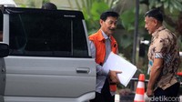 KPK memeriksa Muzni Zakaria sebagai tersangka terkait kasus dugaan suap proyek pembangunan infrastruktur Jembatan Ambayan dan Masjid Agung di Solok Selatan.