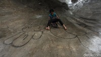 Coretan-coretan dari tangan jahil juga terlihat di Skatepark Slipi.