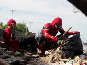 Satire Aksi Roedy Si Spiderman Parepare