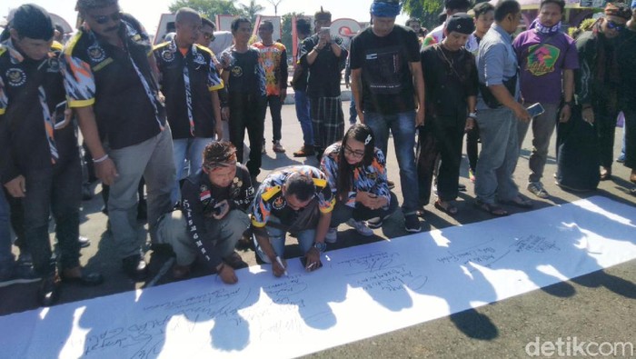 Warga ciamis aksi ke jalan gegara ridwan saidi