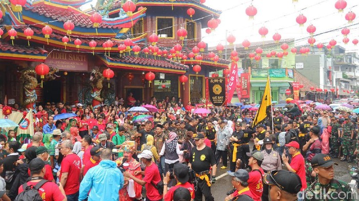 Pawai Cap Gomeh di Sukabumi