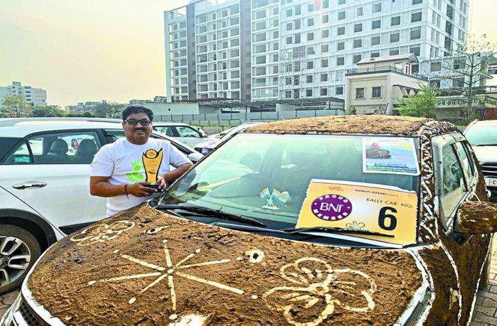 Mobil Berlumur Kotoran Sapi Jadi Juara Modifikasi