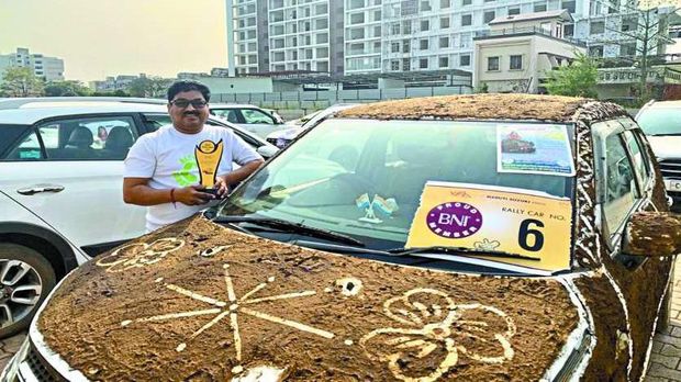 Mobil Berlumur Kotoran Sapi Jadi Juara Modifikasi