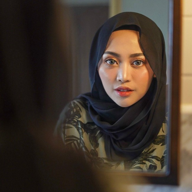 Setelah memilih untuk berhijab, Rachel Vennya sering mendapatkan endorse hijab. Tak hanya itu saja, dirinya juga kerap kali membagikan tutorial memakai hijab di Instagram Storynya. Foto: Instagram