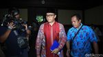 Ekspresi Imam Nahrawi Didakwa Terima Suap Rp 11,5 Miliar