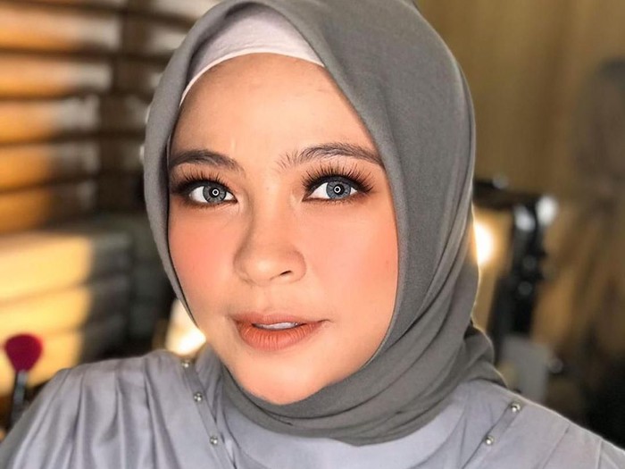 hijab tantri kotak
