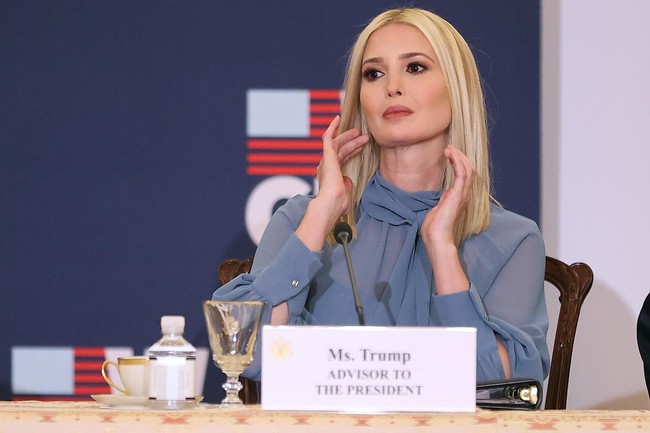 Menurut Today, Ivanka Trump terakhir kali mengganti gaya rambutnya ketika berkunjung ke Amerika Selatan pada September 2019. Kala itu, ia bersolek dengan rambut yang lebih pendek dalam potongan bob yang stylish. (Foto: Chip Somodevilla/Getty Images)