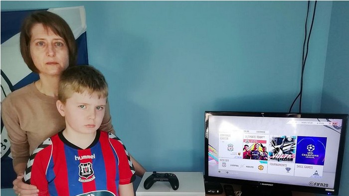 Siapa yang tidak akan marah begitu melihat tagihan kartu kreditnya bertambah karena ulah hacker. Inilah yang dialami Lesley Urwin yang mengaku Xbox anaknya telah di-hack hanya untuk membeli 36 ribu FIFA Point.