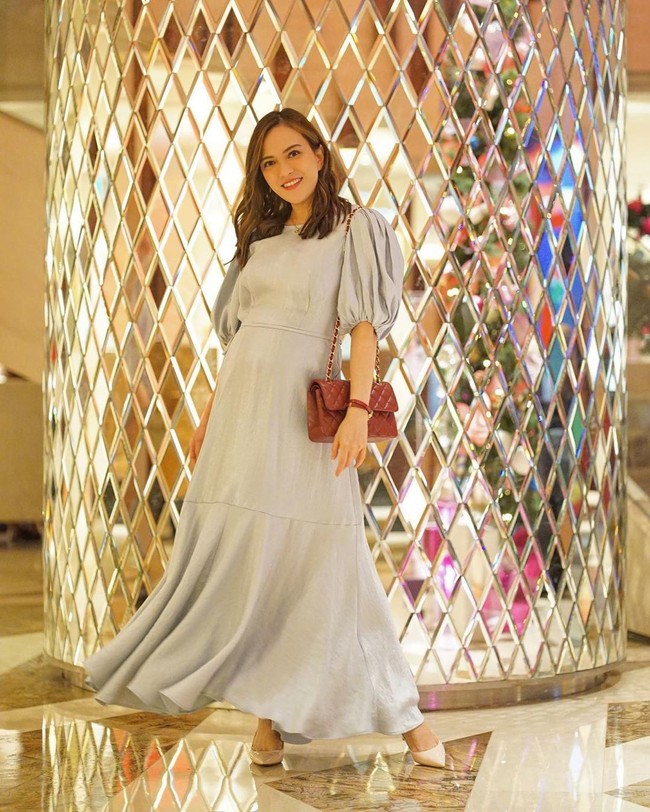 Shandy Aulia kerap menunjukkan momen-momennya saat hamil pertama di Instagram. Meskipun sedang hamil besar, ia tetap bisa tampil stylish dan cantik. Foto: Instagram/@shandyaulia