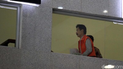 Momen Bupati Nonaktif Solok Selatan Diperiksa KPK