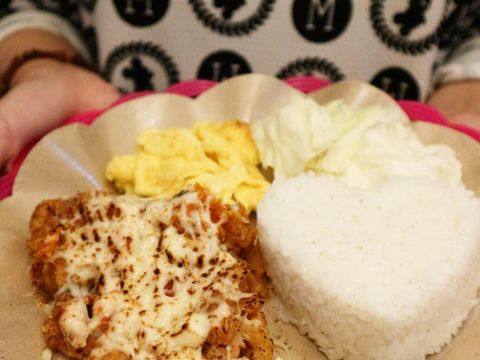 Cuma Punya Rp. 25.000? Bisa Makan Enak dan Kenyang di Pasar Santa