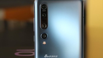  Bersanding dengan kamera tele 12 MP, ultra-wide 20 MP, dan lensa tele yang mendukung 10x hybrid zoom. Foto: Sina Mobile