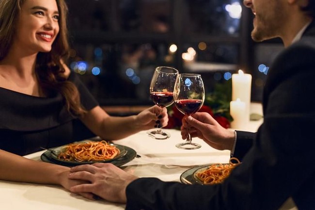 5 Etiket Makan Malam Romantis bersama Pasangan saat Hari Valentine