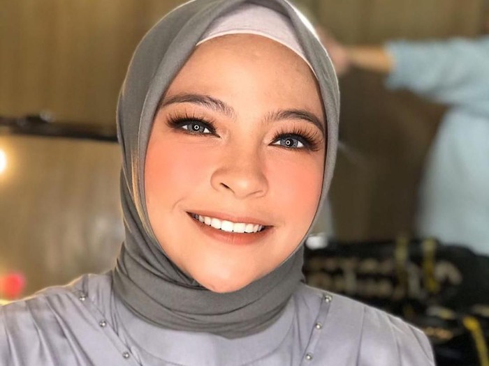hijab tantri kotak